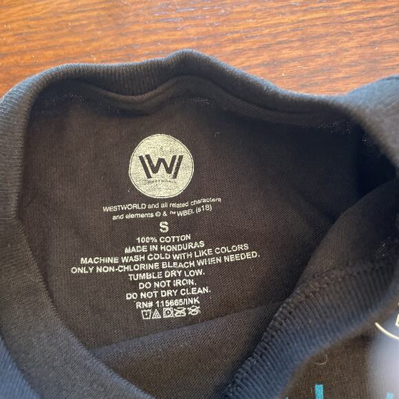 Westworld T-Shirt Loot Crate Exclusive NEW Small - Picture 2 of 2